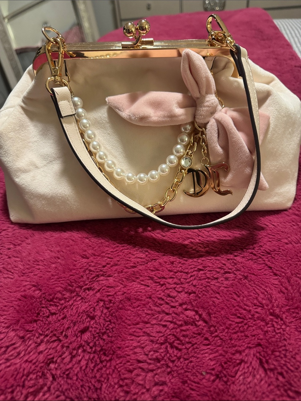 Juicy Couture kiss lock in pale pink velvet with pink bow pearl & chain
